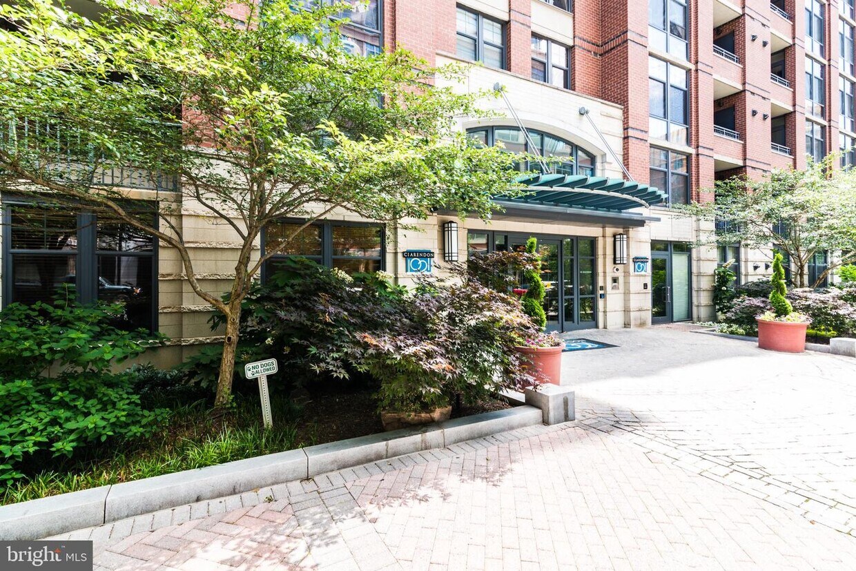 1021 N Garfield St Unit 521, Arlington, VA 22201 Room for Rent in Arlington, VA