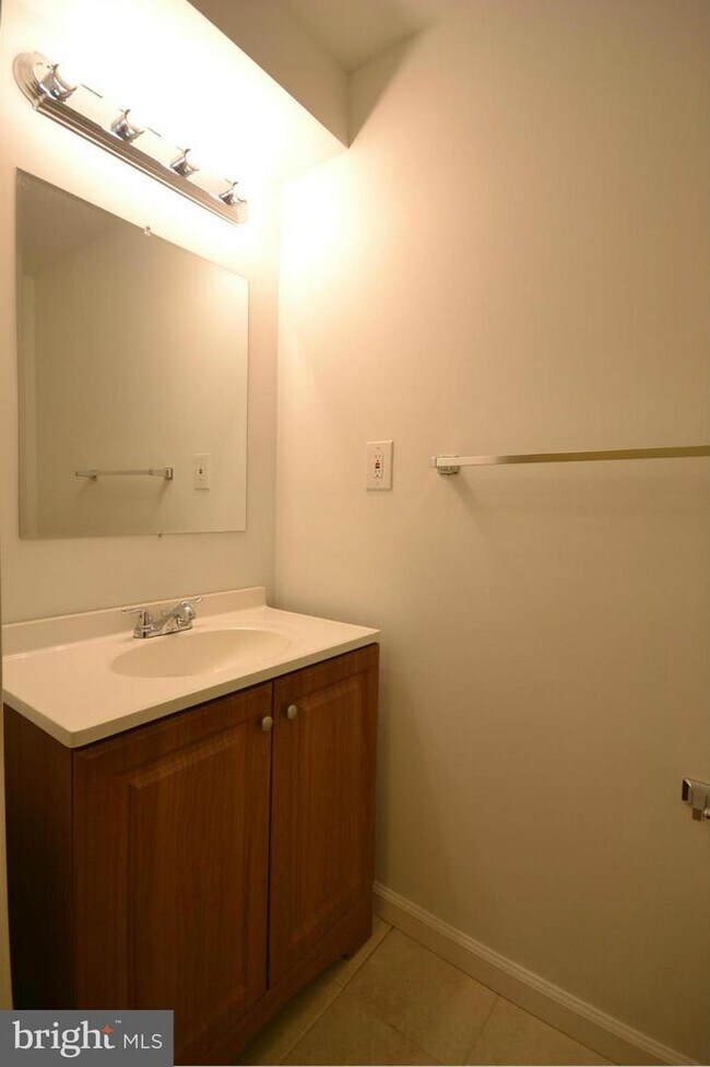Building Photo - 38 Wayside Ct