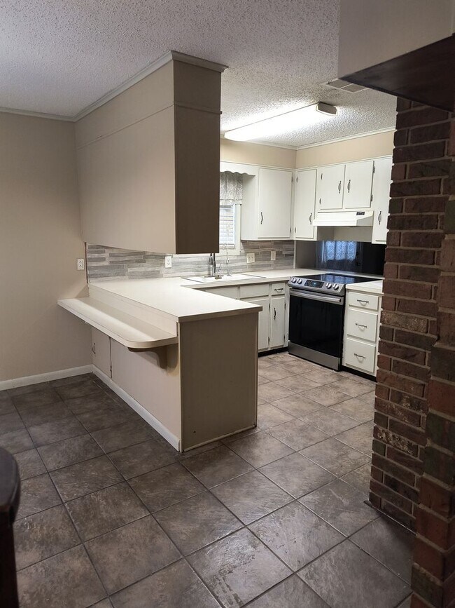 Building Photo - 1601 Rainbow Dr