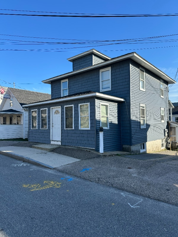 Building Photo - 9 M St