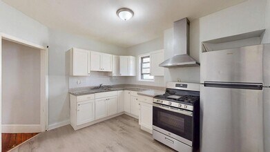 Building Photo - 19 Chilcott Pl
