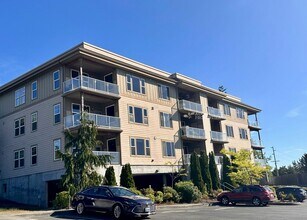 Building Photo - 1850 SW Scenic Heights St