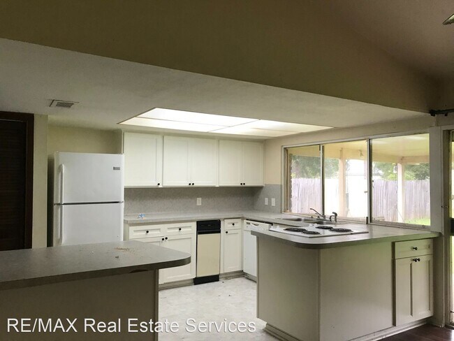 Building Photo - 3 br, 2 bath House - 11101 Parkside
