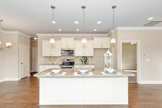 Kitchen - 37 Winter King Dr SW