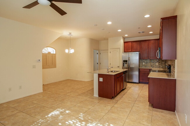Building Photo - 2390 E Blue Diamond Dr