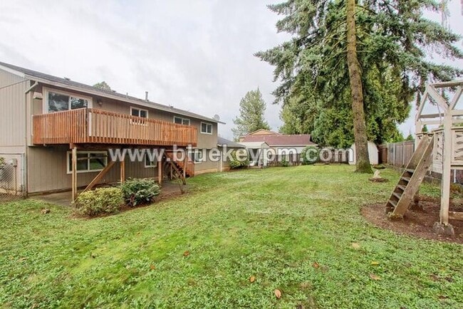 Foto del edificio - Newly Remodeled 5 Bed, 2 Bath Home with RV/Boat Parking in Oregon City