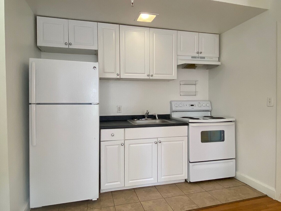 Primary Photo - Nicely updated 1 bed near Boston University