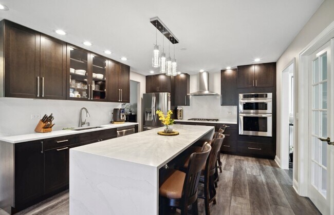 Foto del edificio - 819 Suffield Sq