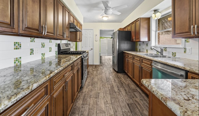 Building Photo - 3314 Blue Bonnet Blvd