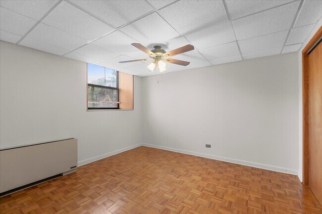Foto del edificio - 620 W Belmont Ave