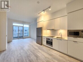 Building Photo - 7 Golden Lion Heights