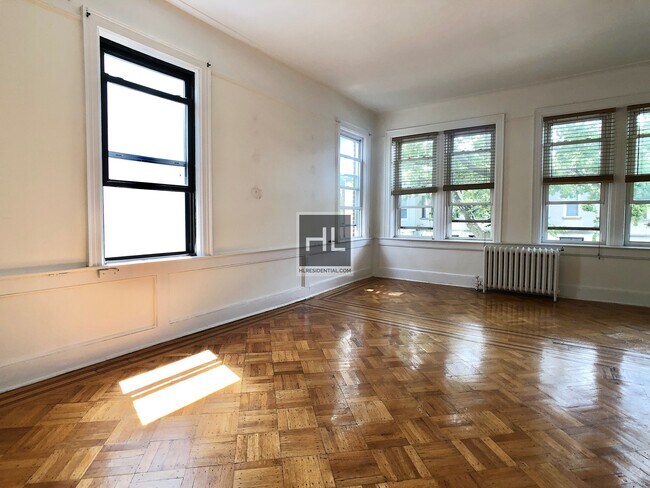 Building Photo - 72 STREET