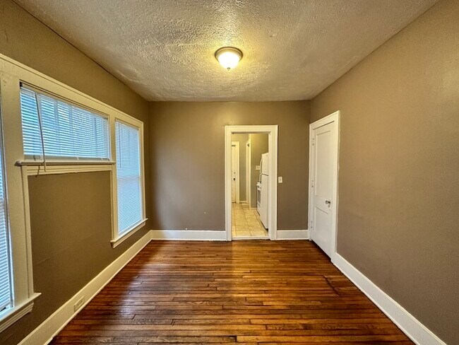 Foto del edificio - SE Side 2 Bedroom 1 Bathroom Duplex Unit