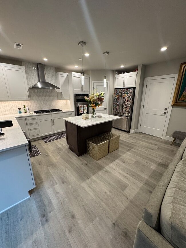 Foto del edificio - Luxury 3  Bedroom 2.5 Bath Townhome Located in Kirkland