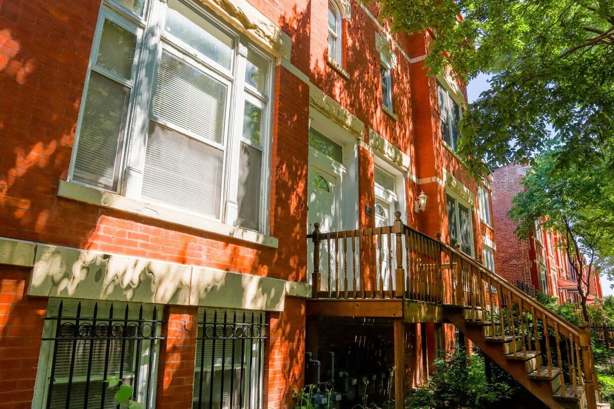 Primary Photo - 715 S Claremont Ave