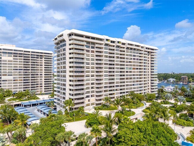 Foto del edificio - 2 Grove Isle Dr