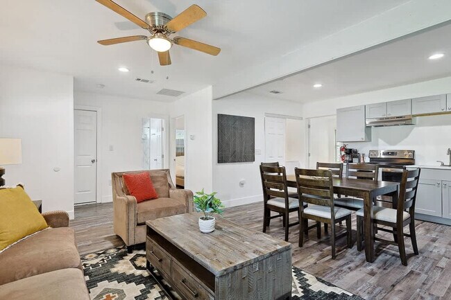 Foto del edificio - 2047 El Paso St