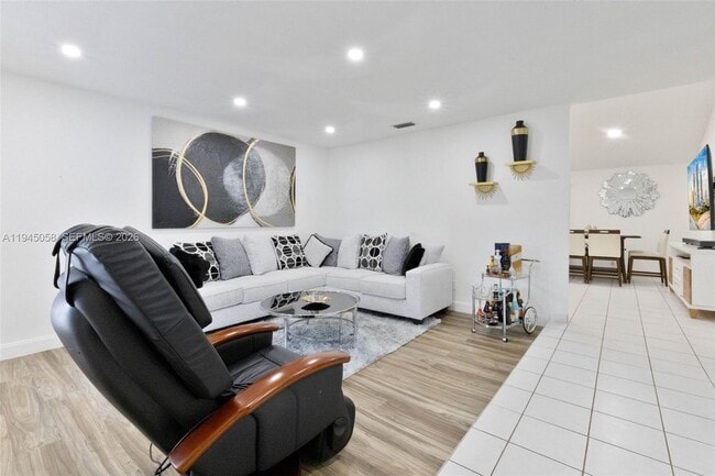 Foto del edificio - 11145 NW 27th St