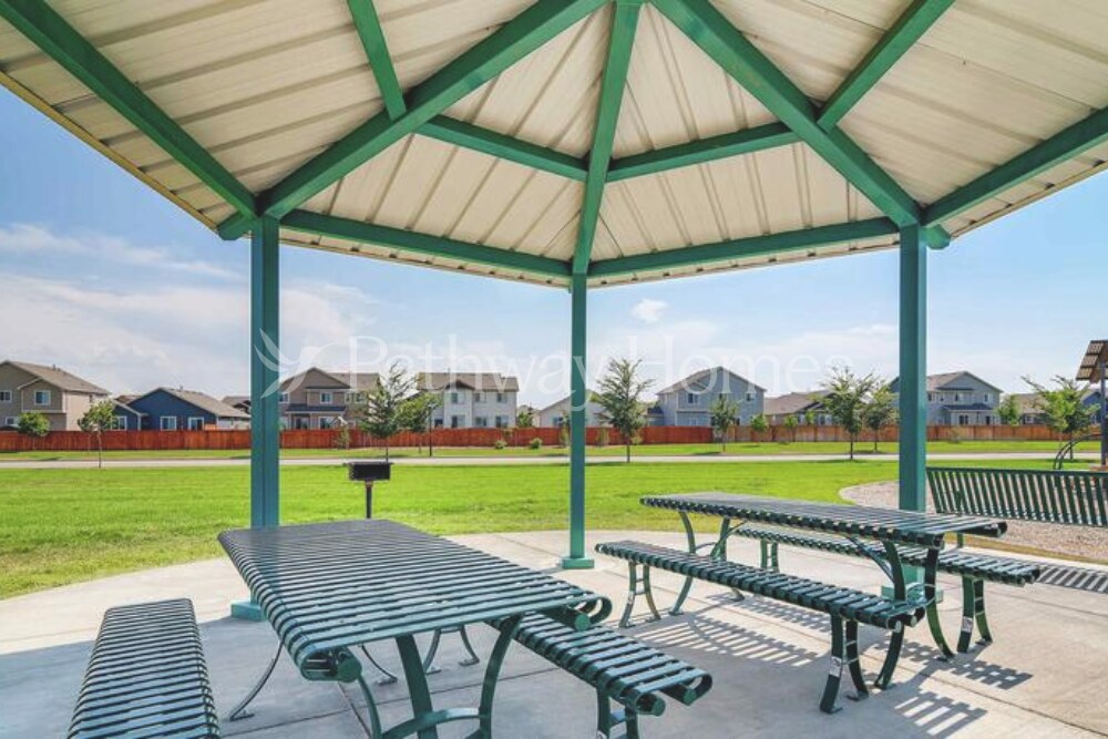 Foto del edificio - 963 Cascade Falls St