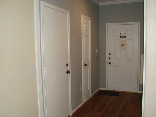 Foto del edificio - 2910 Blue Dawn Dr