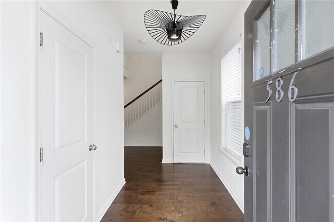 Foto del edificio - 586 Morrow Ln