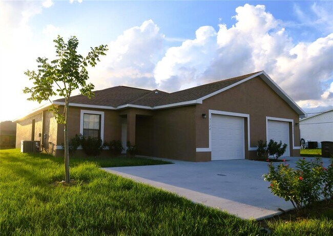 Building Photo - 3524 SW 17th Ave