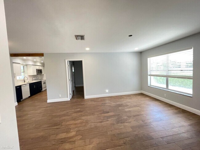 Building Photo - 4 br, 2 bath House - 4311 NW 2nd Ave