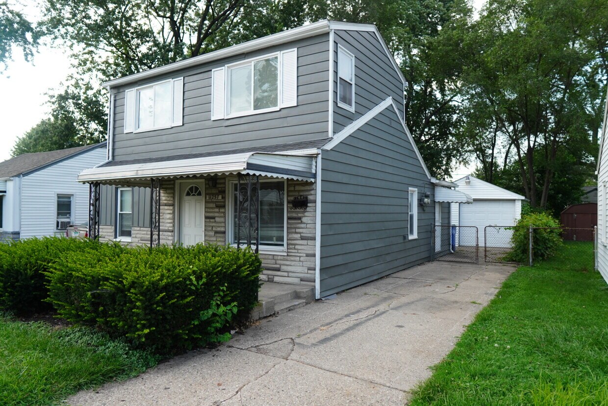 Foto principal - 11257 Chalmers Ave