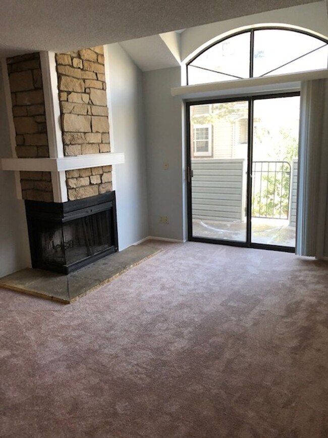 Foto del edificio - 2bd, 2 bath condo for rent at Foxdale Condos