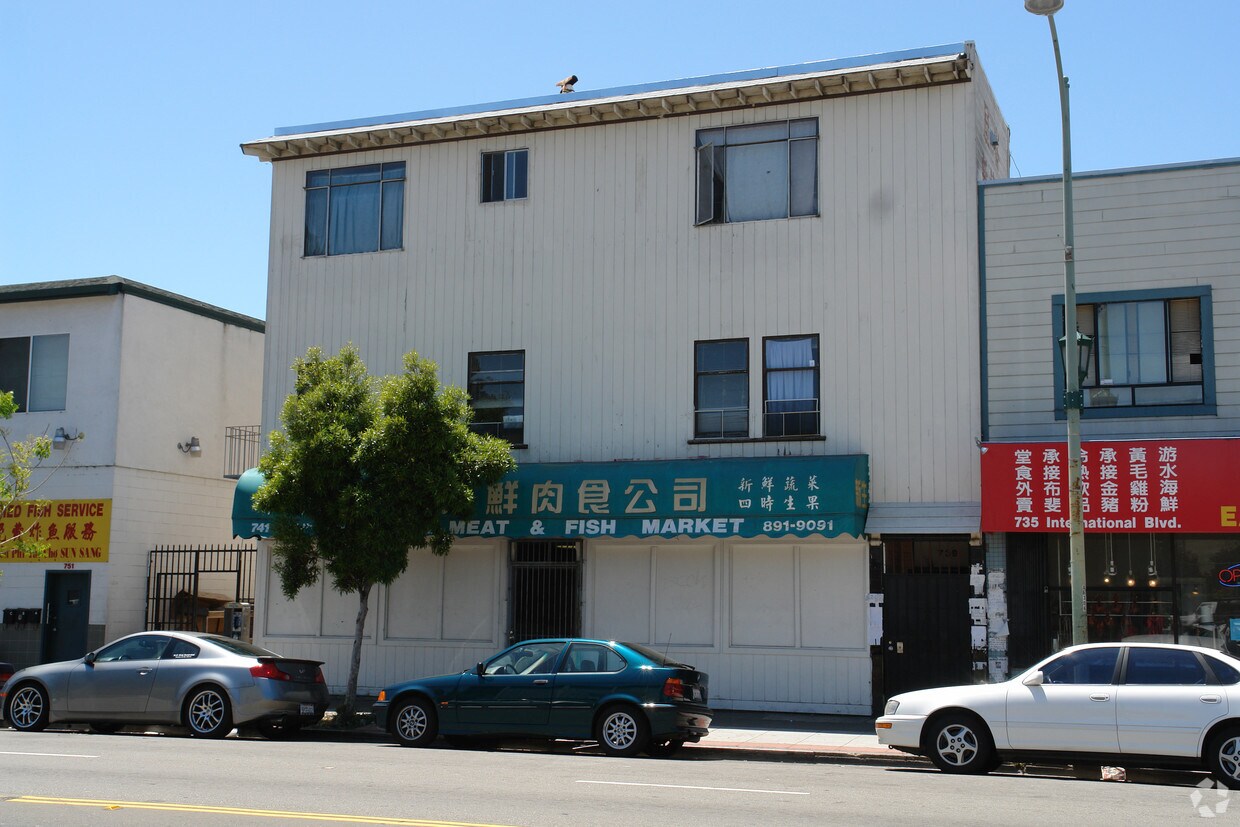 Foto del edificio - 739-741 International Blvd
