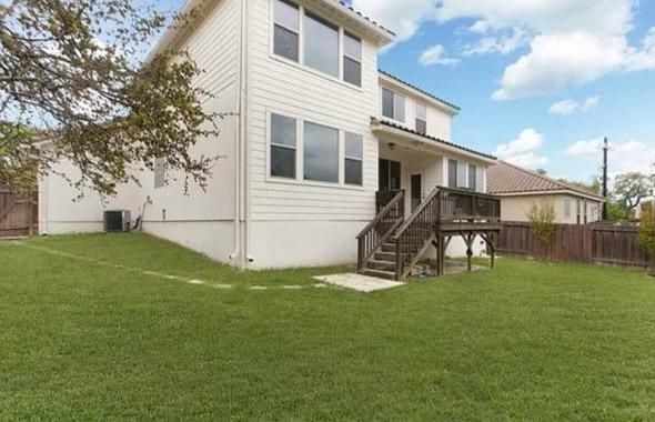 Foto del edificio - 18410 Muir Glen Dr