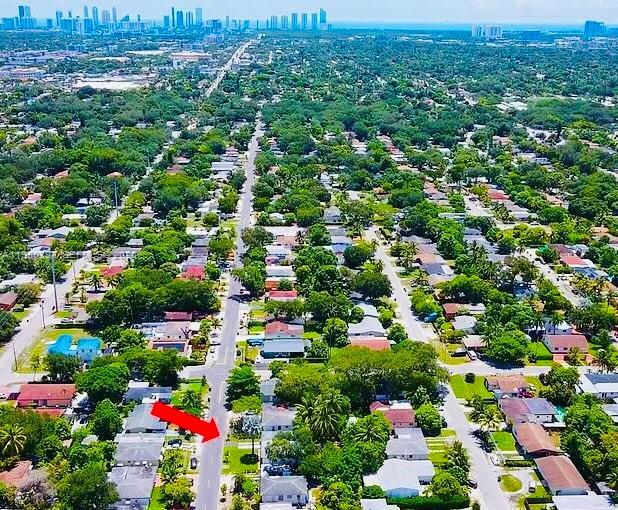 Foto del edificio - 270 NE 162nd St