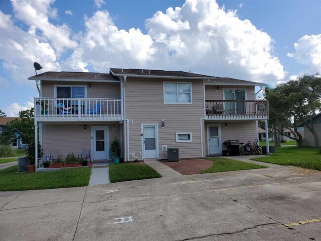Building Photo - 124 Rio Del Mar St