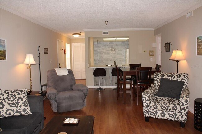 Foto del edificio - 6304 Pointe W Blvd W