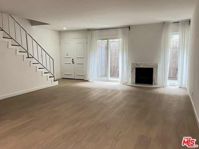 Foto del edificio - 5115 Kester Ave