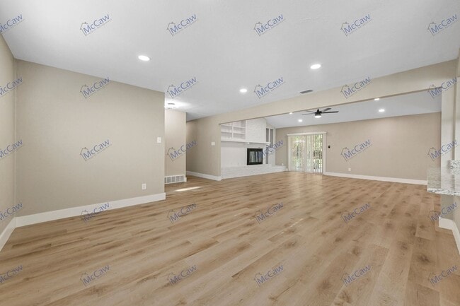 Building Photo - Like New 4-Bed 3-Bath 2-Car Garage in Euless!