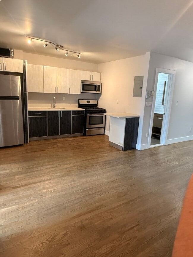 Building Photo - 821 Madison St