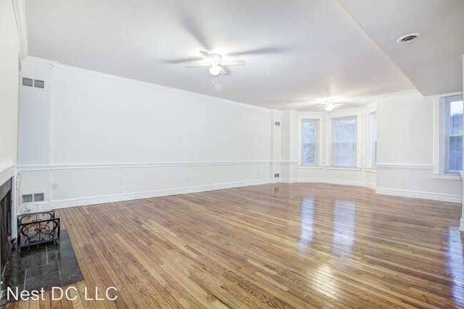 Foto del edificio - 632 F St NE
