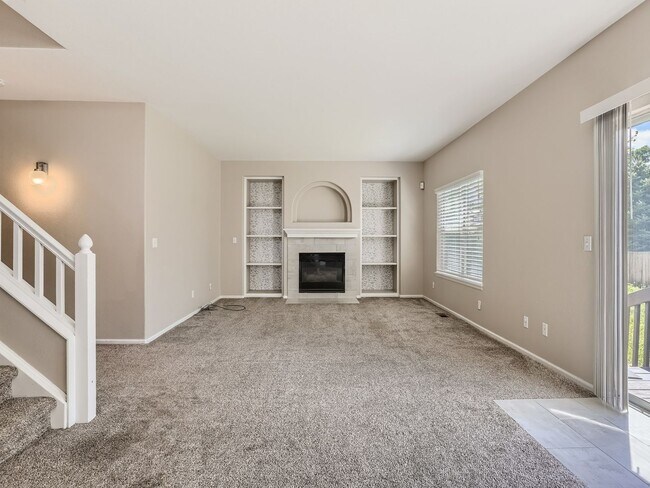 Building Photo - Evolve Real Estate: Meticulous Executive 4 Bedroom Plus Finished Basement Available August 5!