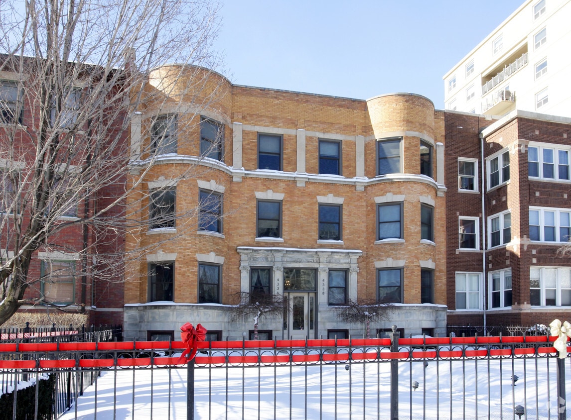 Building Photo - 4336-4338 N Sheridan Rd