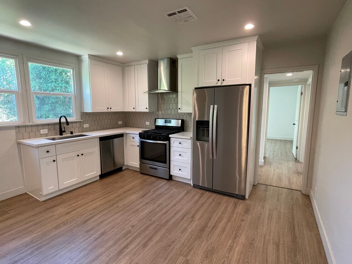 Foto principal - 1201 S Orange Grove Ave
