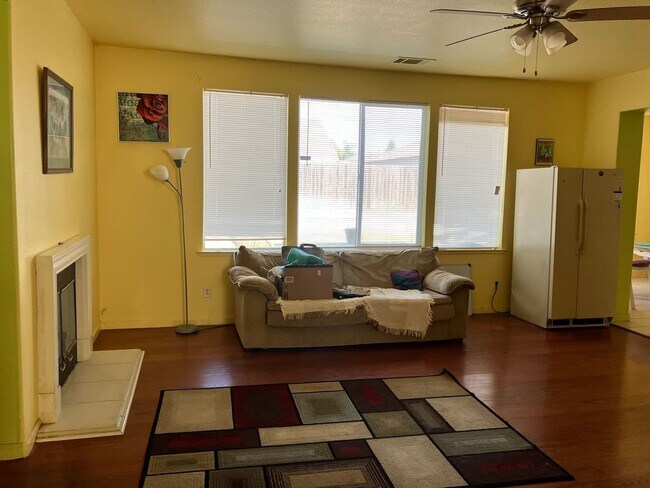 Building Photo - Beautiful 4-Bedroom Home for Rent in North...