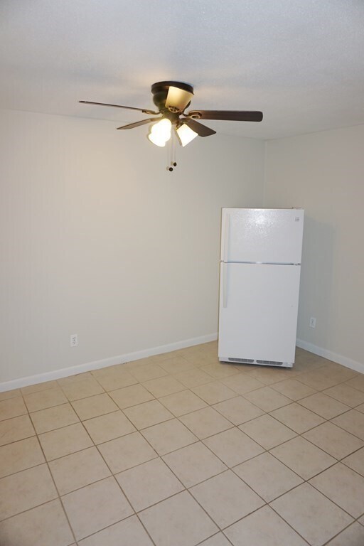 5 Turnpike Rd Unit 322, Townsend, MA 01469 Condo for Rent in Townsend