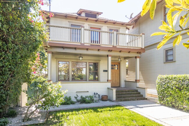 fachada de la casa - 847 E Kensington Rd