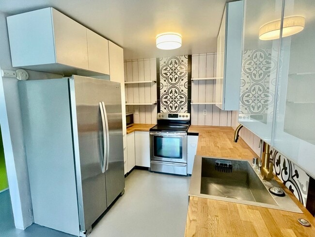 Building Photo - Charming 1 bedroom 1 bathroom in heart of ...