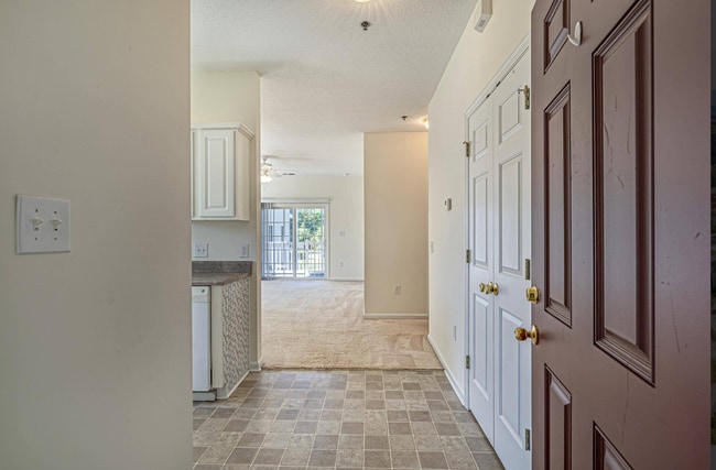Entryway - 2090 Cross Gate Blvd