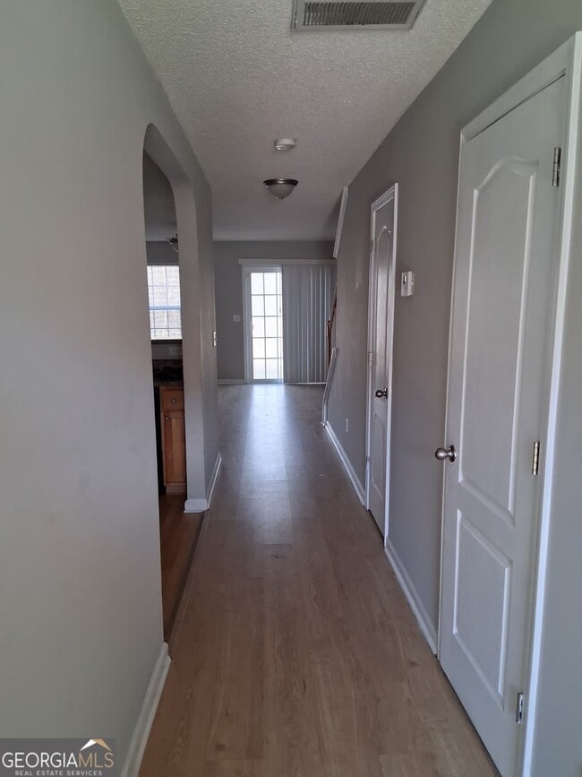 Building Photo - 161 Shenandoah Dr