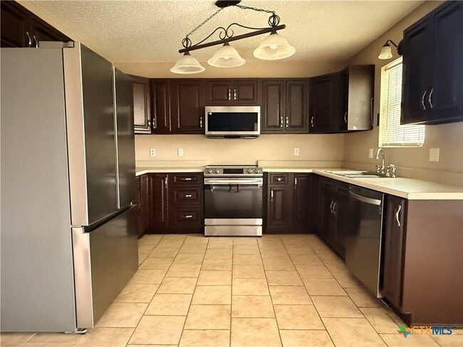 Building Photo - 303 Carly Dr