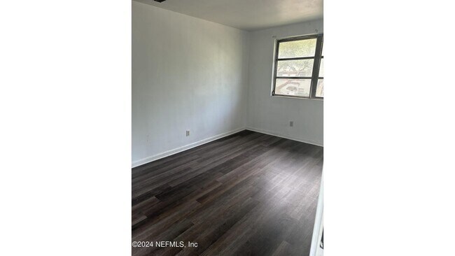 Foto del edificio - 1265 W 26th St