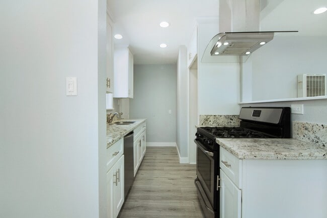 Photo - Ellis Street Duplex Apartment